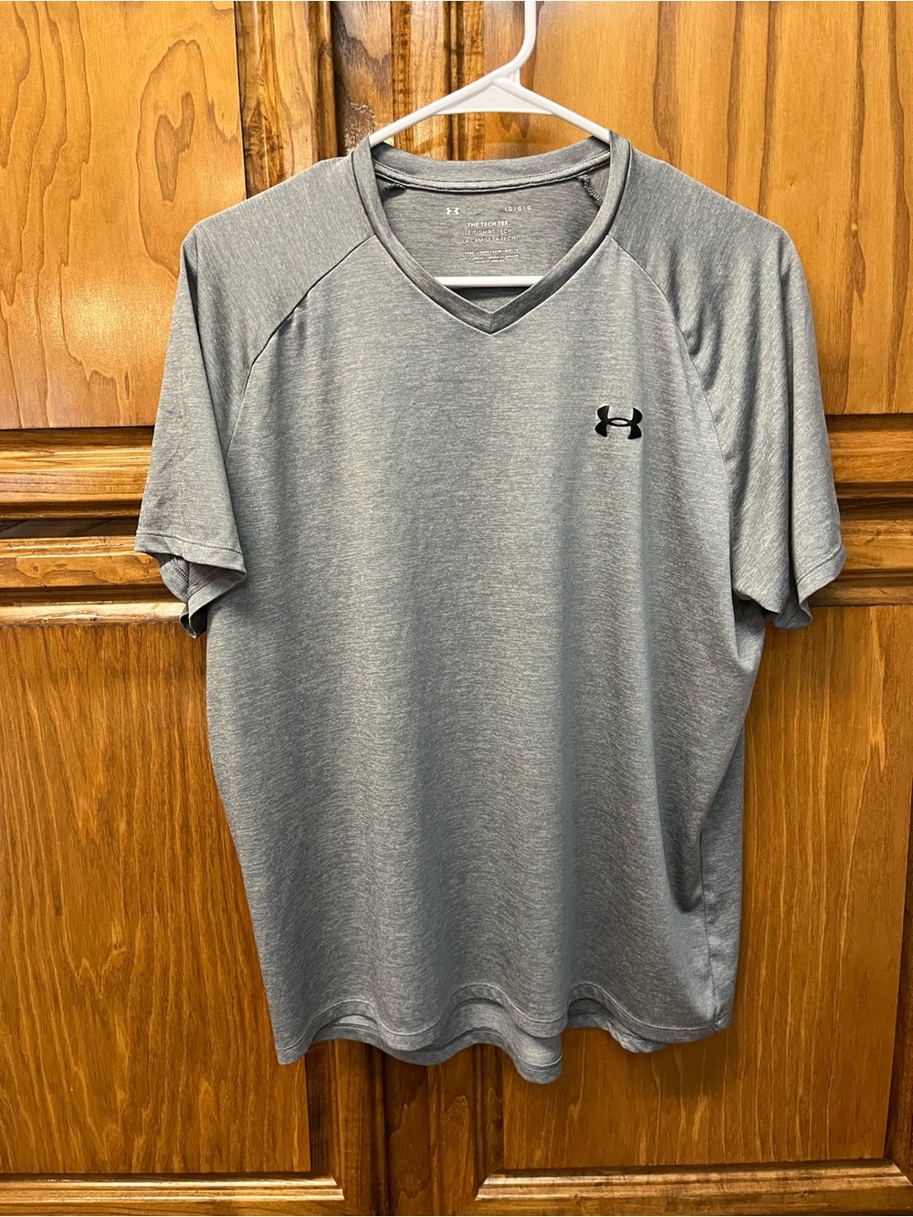 Under Armour Women’s Gray Heather V-Neck Short Sleeve Performance Tee